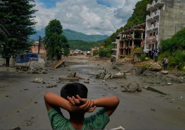 A Tragédia Silenciosa do Himalaia: Colapso Glacial Devasta Nepal e Tibete, Deixando Mais de 1.500 Mortos e um Cenário de Caos