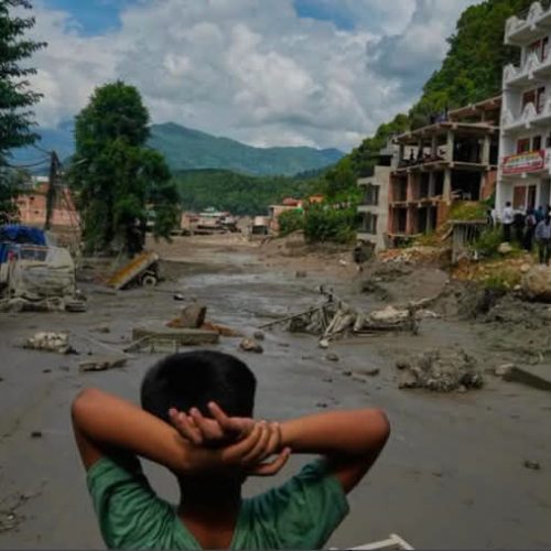 A Tragédia Silenciosa do Himalaia: Colapso Glacial Devasta Nepal e Tibete, Deixando Mais de 1.500 Mortos e um Cenário de Caos