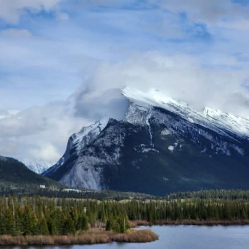 Parque Nacional de Banff em 2026: Entre a Beleza Imortal e a Crise Climática que Ameaça um Ícone Global