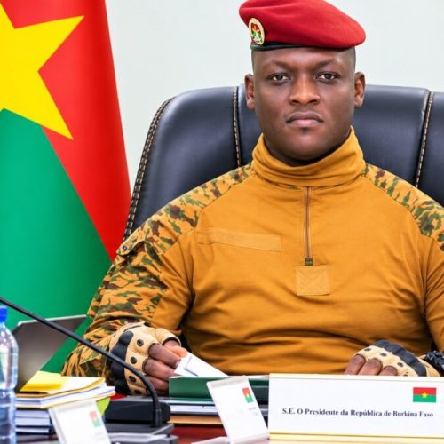 Ibrahim Traoré DESTRÓI a Desculpa da Miséria Africana: O Modelo Burkinabè que Está a Reconfigurar o Futuro do Continente
